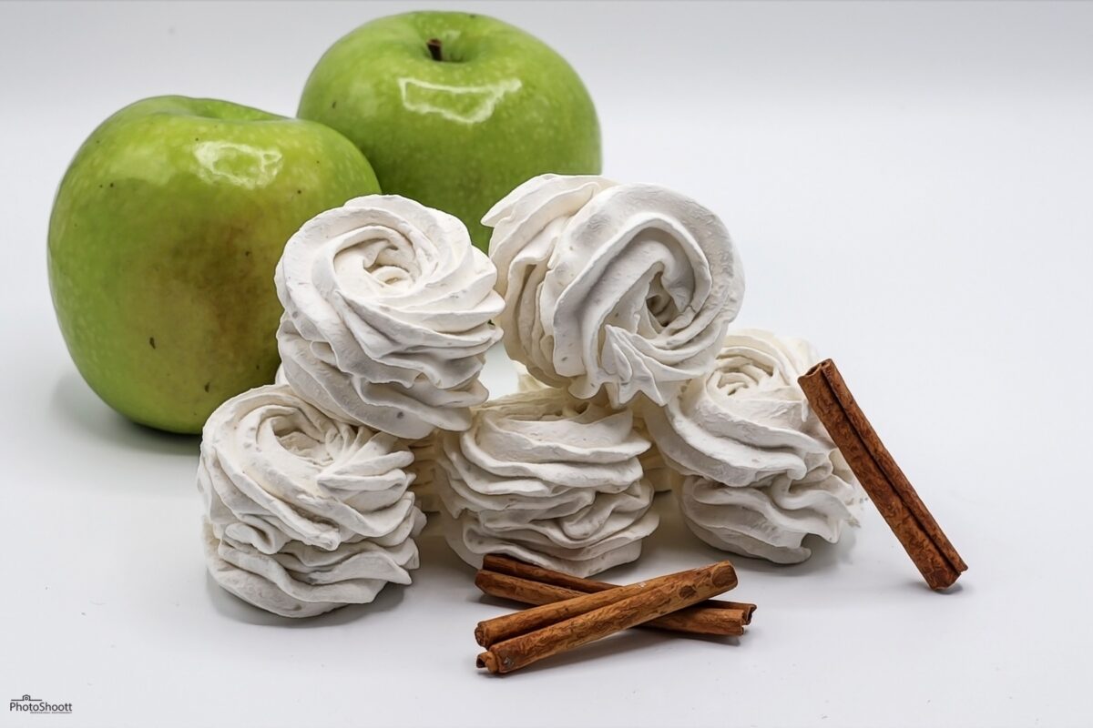 Apple cinnamon zephyr confections with green apples and cinnamon sticks